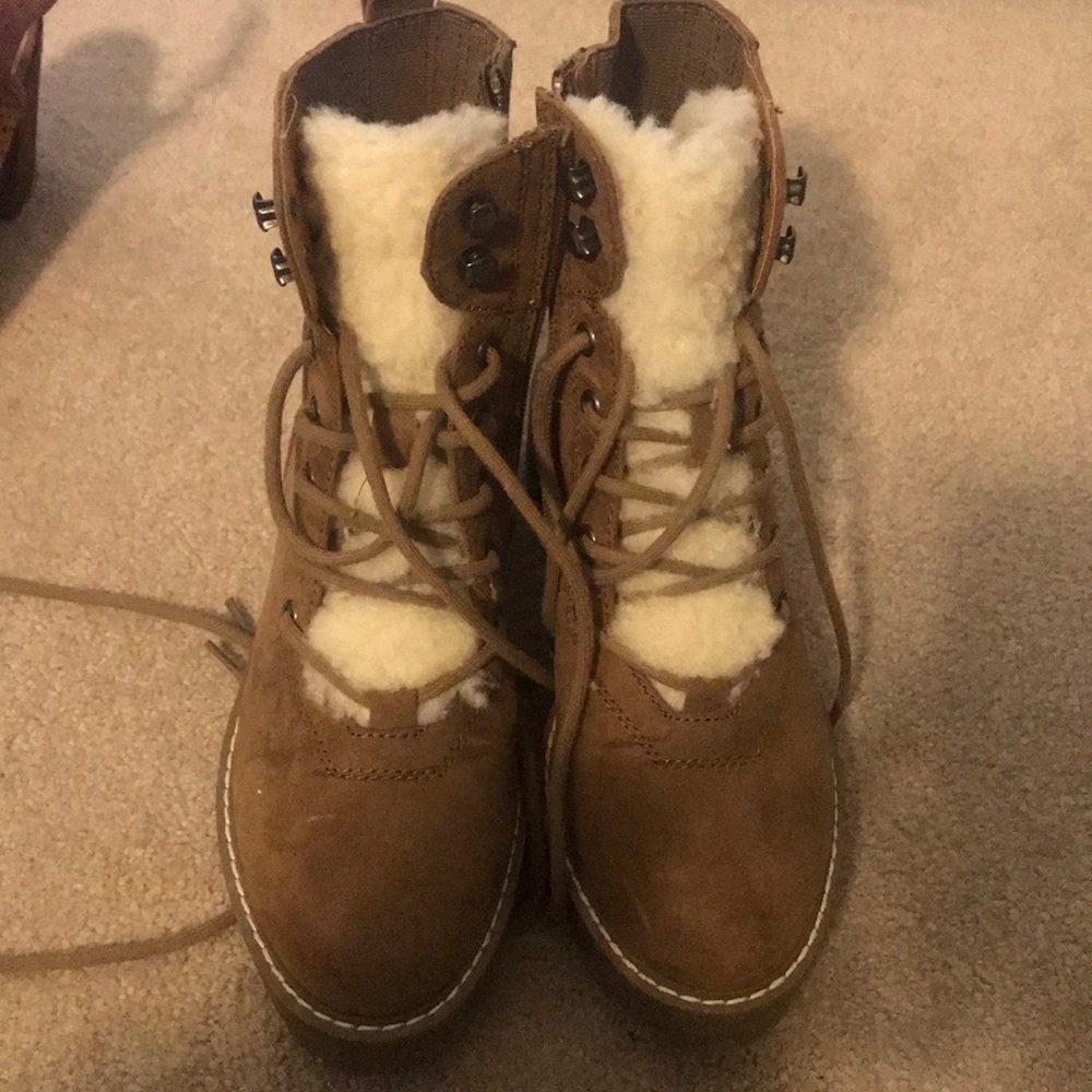 Universal Thread Sherpa brown combat boots size 6